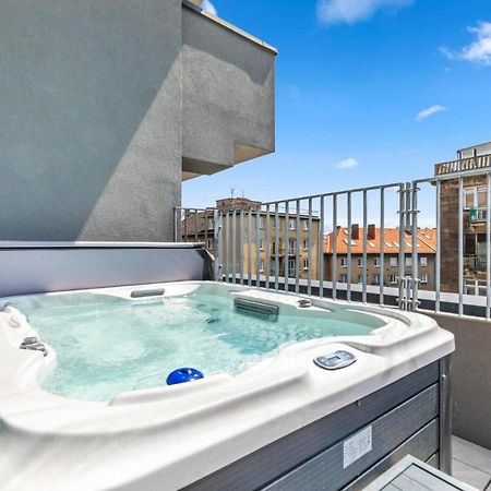 Lam Pink - Jacuzzi - Ac - Ps4 Apartment บราติสลาวา ภายนอก รูปภาพ
