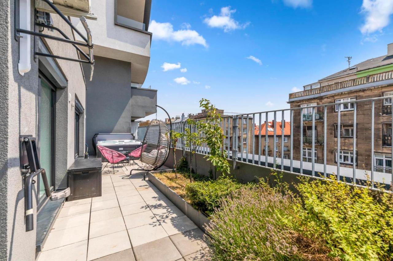 Lam Pink - Jacuzzi - Ac - Ps4 Apartment บราติสลาวา ภายนอก รูปภาพ