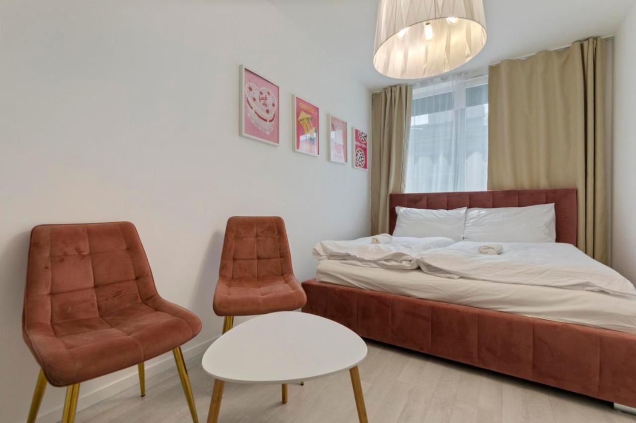 Lam Pink - Jacuzzi - Ac - Ps4 Apartment บราติสลาวา ภายนอก รูปภาพ