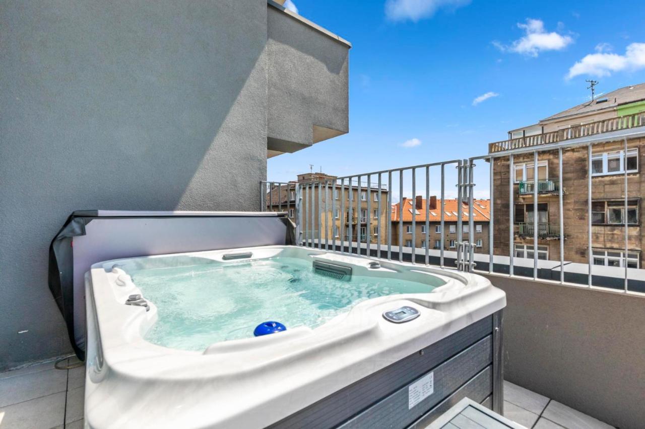 Lam Pink - Jacuzzi - Ac - Ps4 Apartment บราติสลาวา ภายนอก รูปภาพ