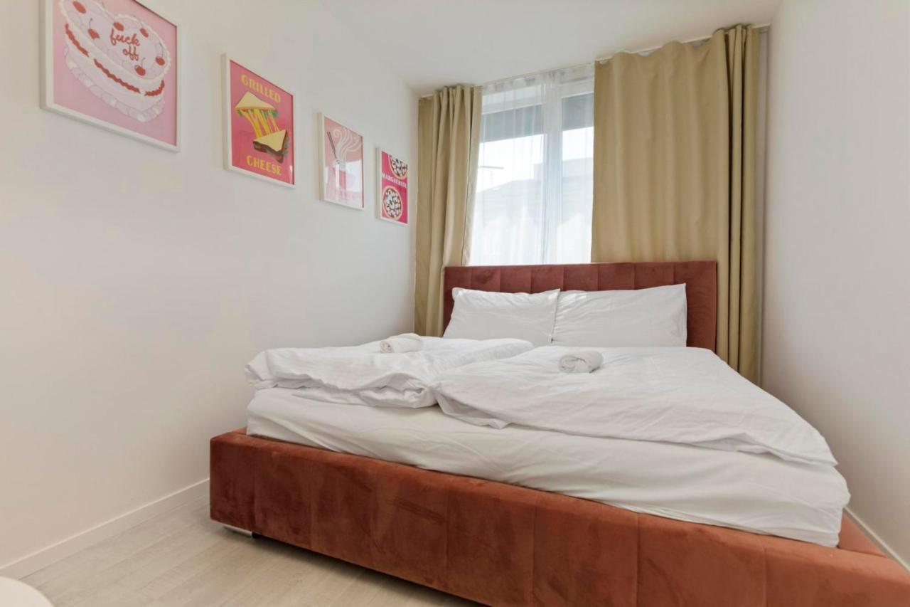 Lam Pink - Jacuzzi - Ac - Ps4 Apartment บราติสลาวา ภายนอก รูปภาพ