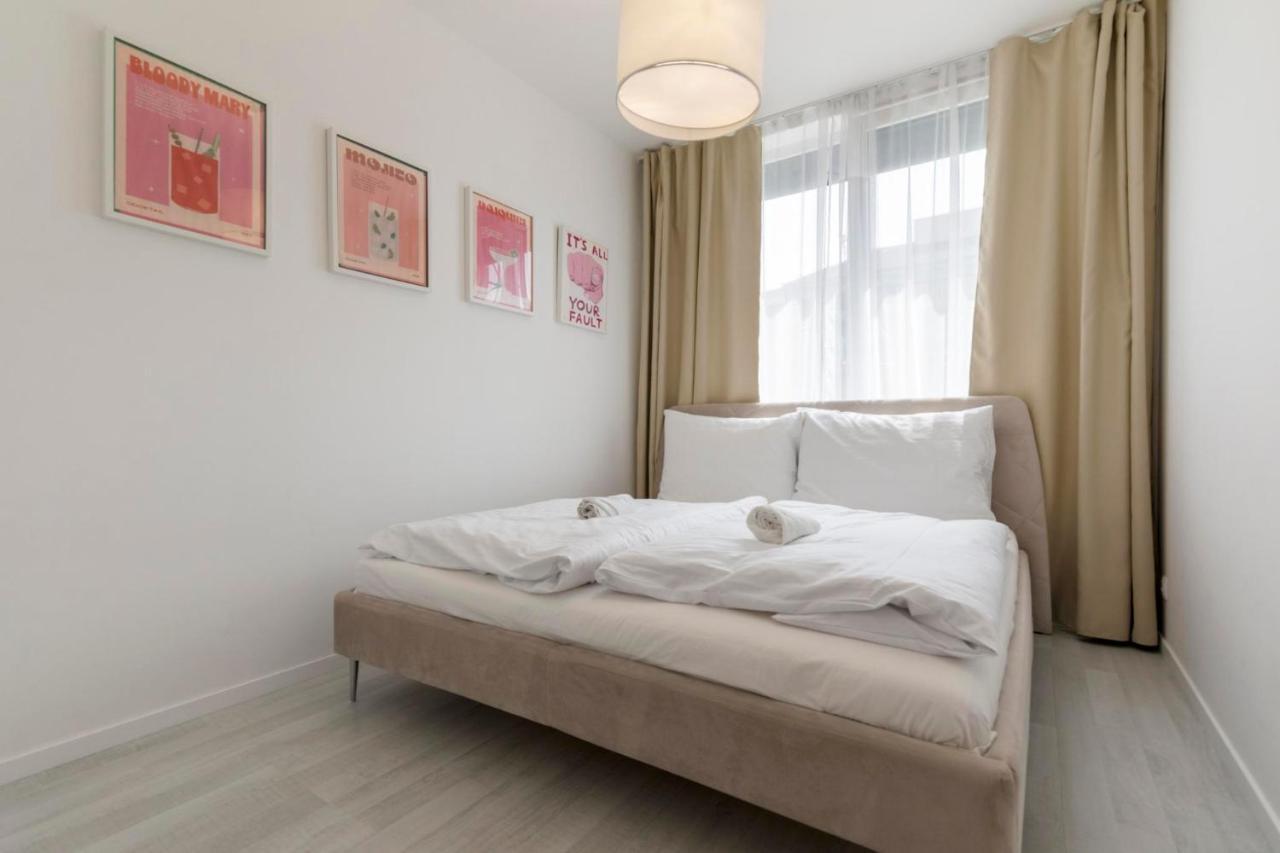 Lam Pink - Jacuzzi - Ac - Ps4 Apartment บราติสลาวา ภายนอก รูปภาพ