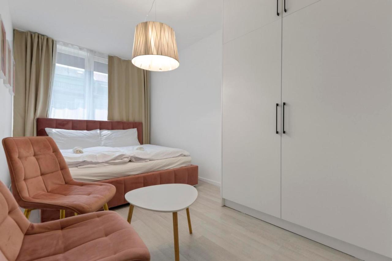 Lam Pink - Jacuzzi - Ac - Ps4 Apartment บราติสลาวา ภายนอก รูปภาพ