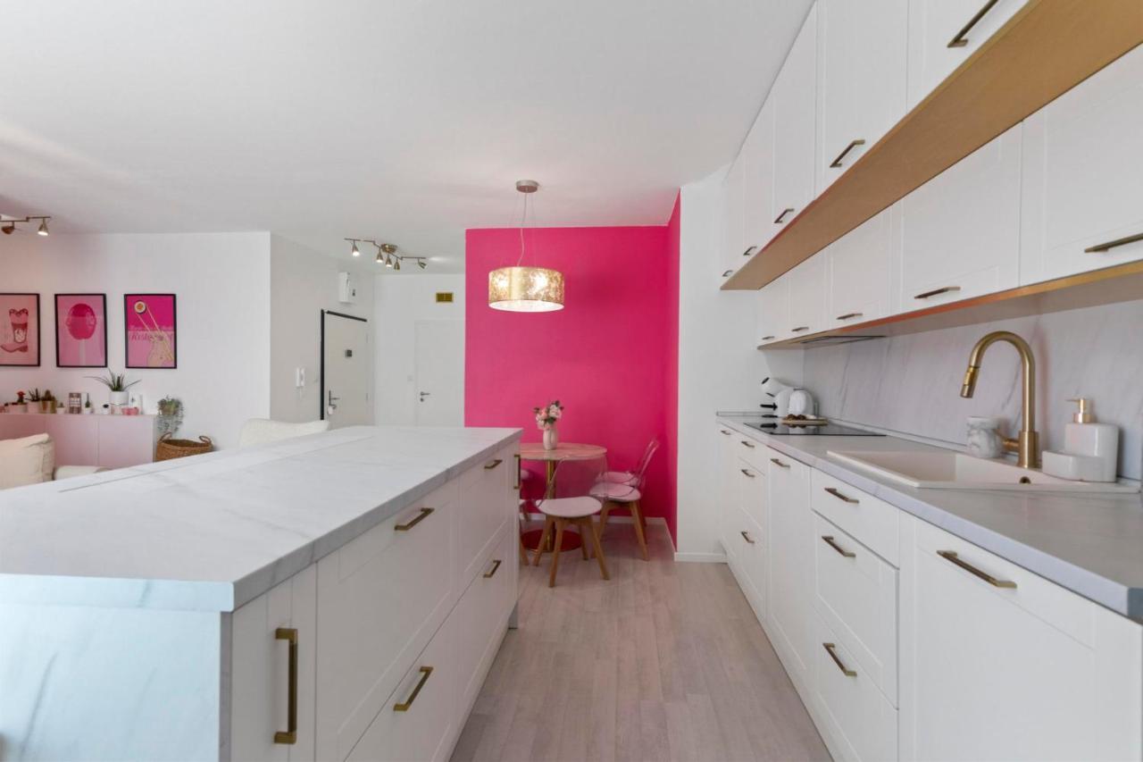 Lam Pink - Jacuzzi - Ac - Ps4 Apartment บราติสลาวา ภายนอก รูปภาพ