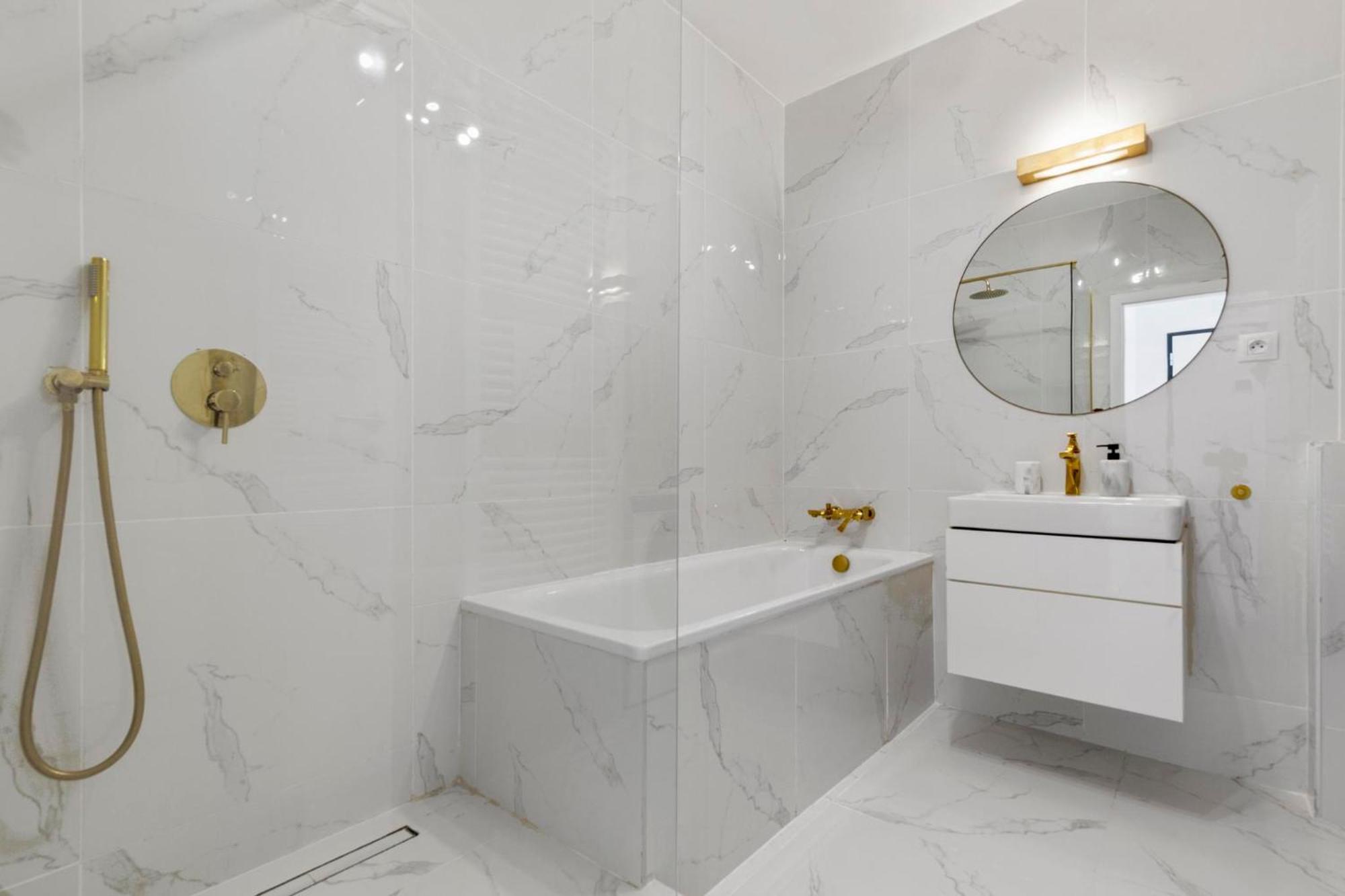 Lam Pink - Jacuzzi - Ac - Ps4 Apartment บราติสลาวา ภายนอก รูปภาพ