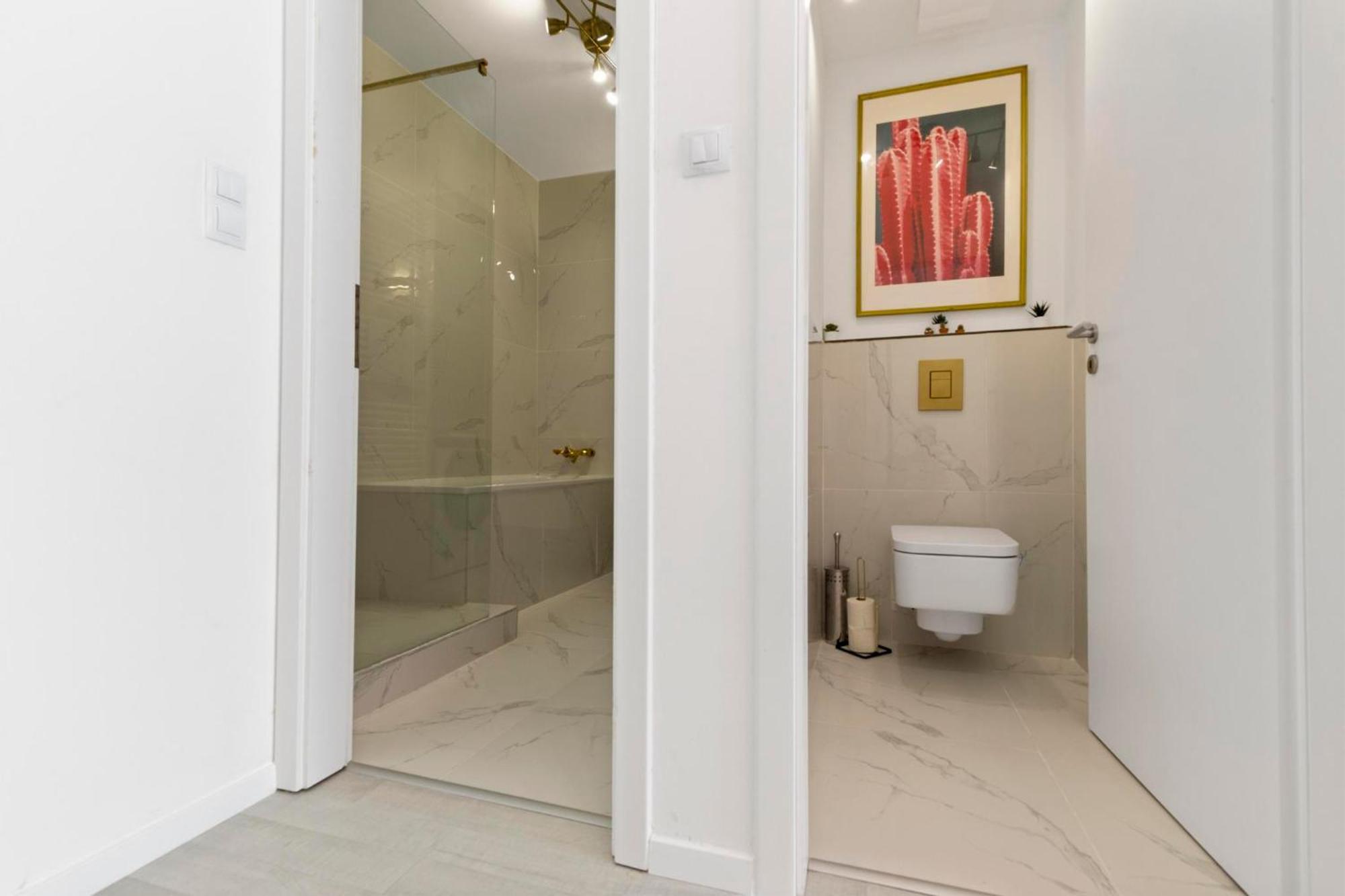 Lam Pink - Jacuzzi - Ac - Ps4 Apartment บราติสลาวา ภายนอก รูปภาพ