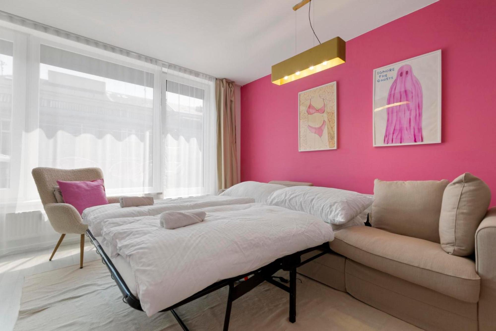 Lam Pink - Jacuzzi - Ac - Ps4 Apartment บราติสลาวา ภายนอก รูปภาพ