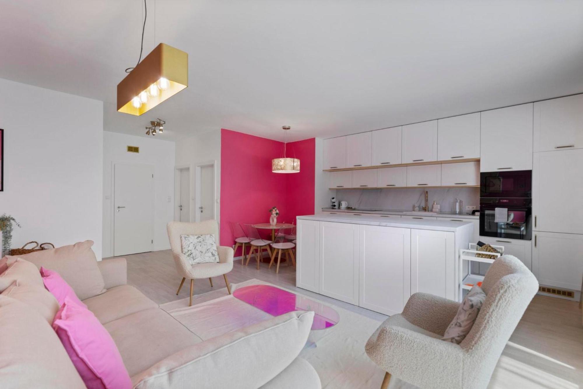 Lam Pink - Jacuzzi - Ac - Ps4 Apartment บราติสลาวา ภายนอก รูปภาพ