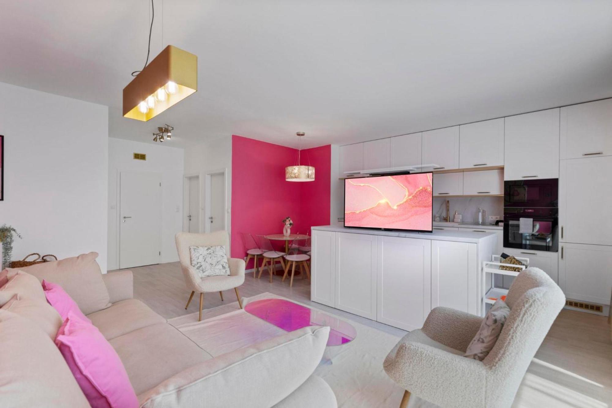 Lam Pink - Jacuzzi - Ac - Ps4 Apartment บราติสลาวา ภายนอก รูปภาพ